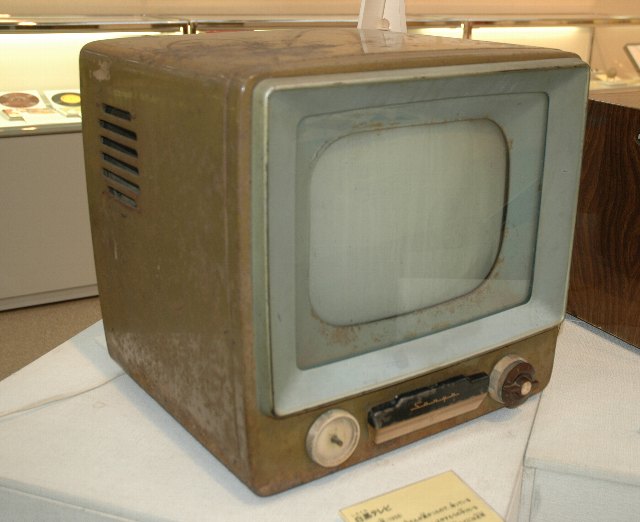 昭和31年の白黒テレビ